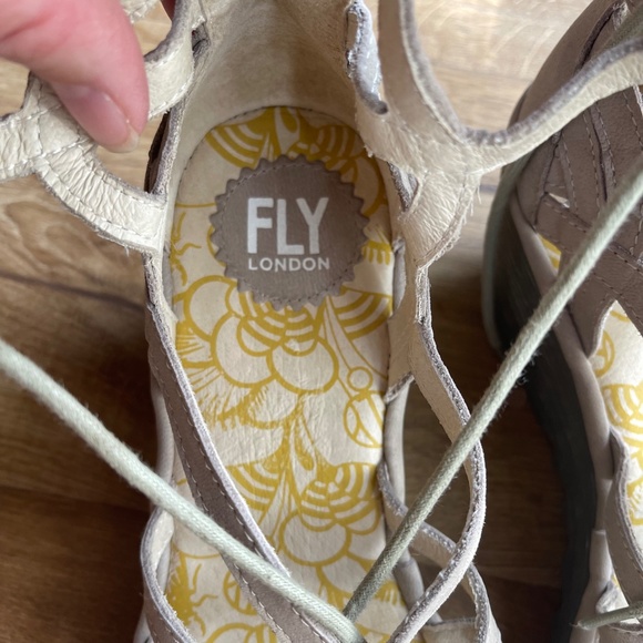 FLY LONDON YUKE Silver Metallic Sandal Wedges Size 41 (10-10.5) - Picture 8 of 9